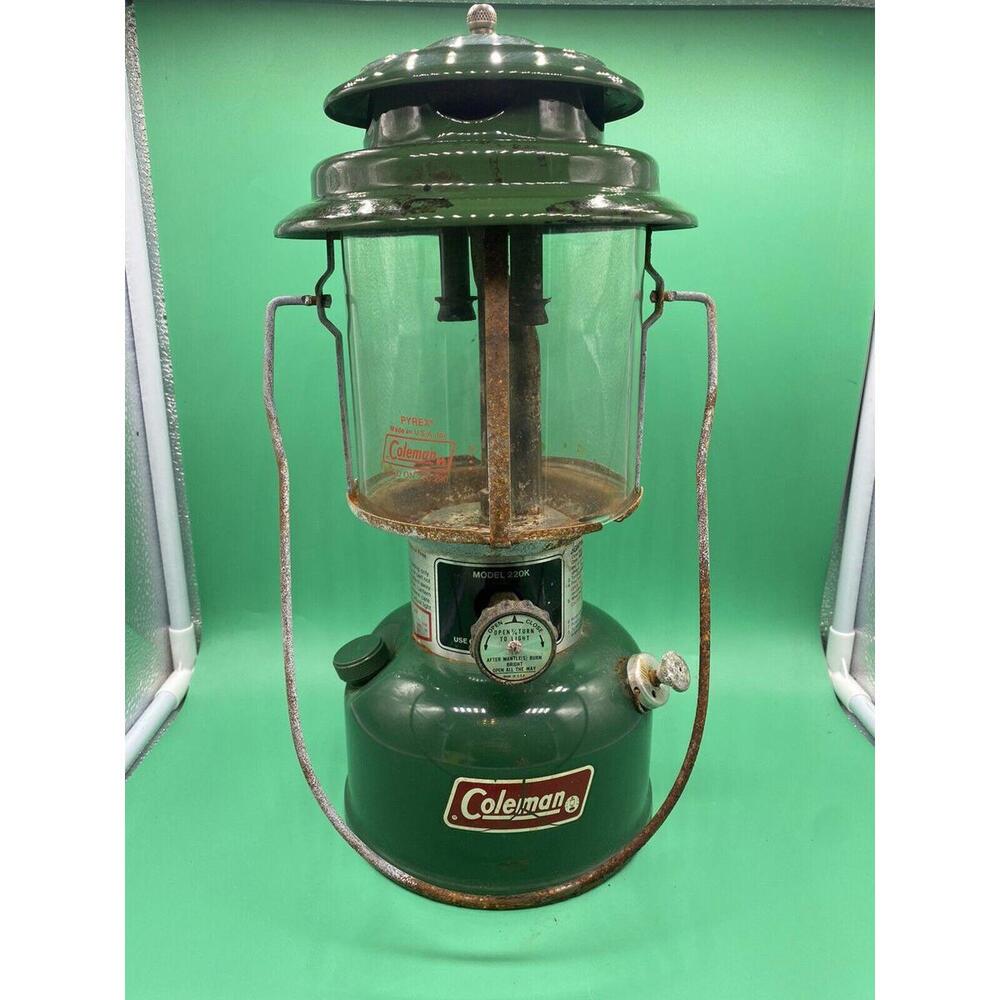 Vintage Coleman Dated 5/82 Double Mantle Lantern Model 220K